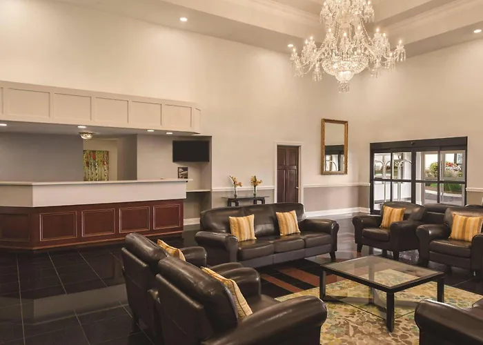 Radisson & Conference Center Hotel 4*