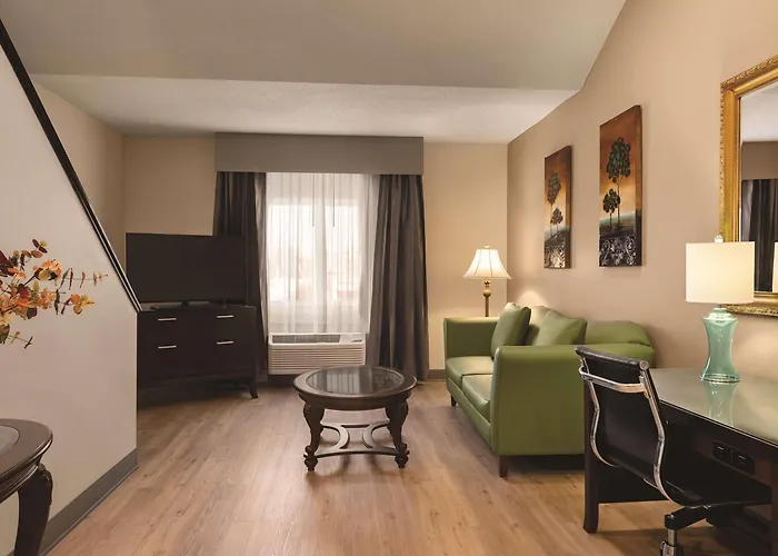 Radisson & Conference Center 4*